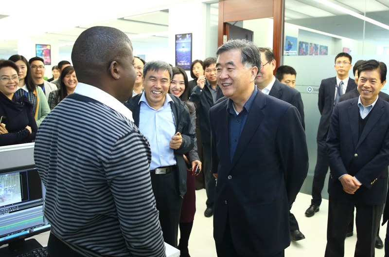 3月23日至24日，中國國務院副總理汪洋在北京市調(diào)研外貿(mào)工作。這是3月23日，汪洋考察四達時代通訊網(wǎng)絡技術(shù)集團。