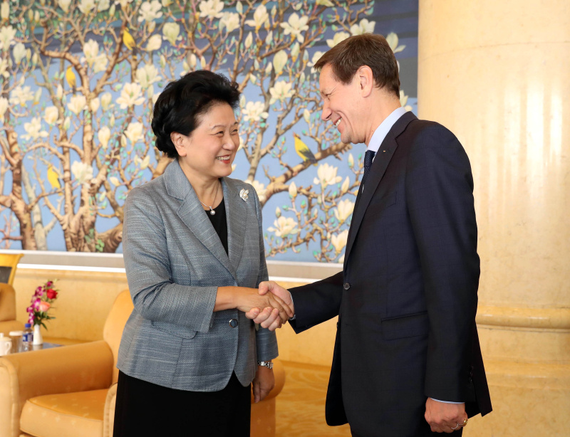 10月10日，中共中央政治局委員、國(guó)務(wù)院副總理劉延?xùn)|在北京會(huì)見(jiàn)國(guó)際奧委會(huì)北京2022年冬奧會(huì)協(xié)調(diào)委員會(huì)主席亞歷山大·茹科夫。