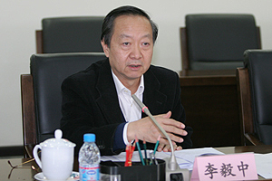 11月1日,國家安全生產(chǎn)監(jiān)督管理總局局長李毅中聽取了山東省人民政府副省長王軍民一行關于山東省近期發(fā)生的“8.17”華源煤礦事故災難和“8.19”魏橋鋁液外溢爆炸事故調(diào)查處理情況的匯報。國家煤礦安全監(jiān)察局局長趙鐵錘、國家安全生產(chǎn)監(jiān)督管理總局副局長孫華山分別聽取了兩起事故的匯報。