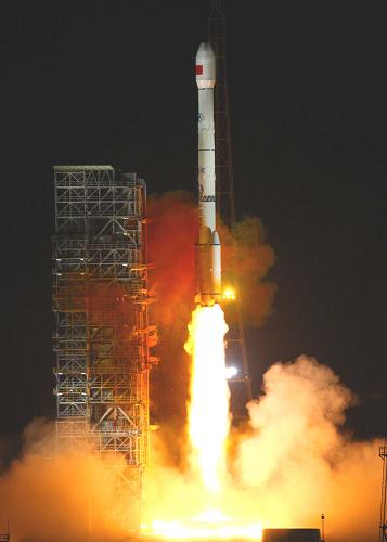 4月15日0時(shí)16分,我國在西昌衛(wèi)星發(fā)射中心用“長征三號丙”運(yùn)載火箭,成功將第二顆北斗導(dǎo)航衛(wèi)星送入預(yù)定軌道。 新華社記者 李剛 攝