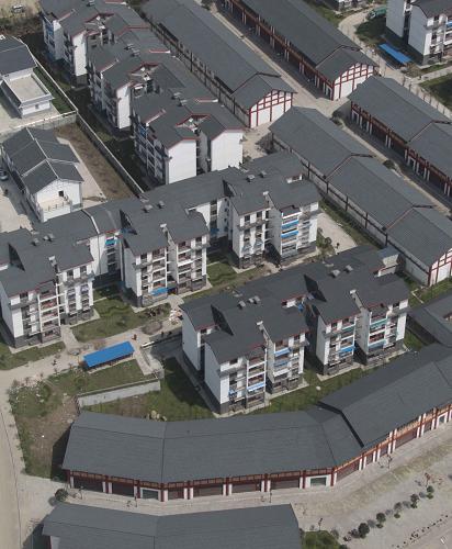 這是2011年4月18日拍攝的重建的四川省什邡市鎣華鎮(zhèn)。新華社發(fā)(劉應華 攝)