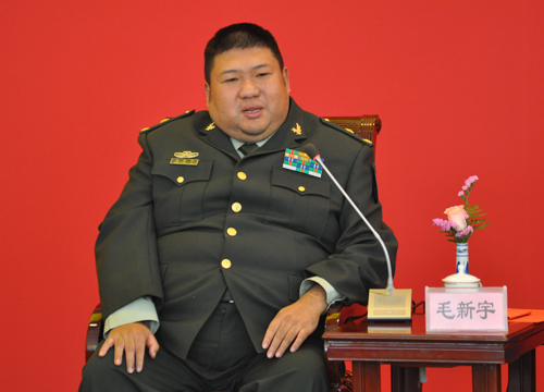 中國人民解放軍軍事科學院軍事戰(zhàn)略研究部副部長、毛澤東嫡孫毛新宇發(fā)言。中國政府網(wǎng) 宋巖 攝