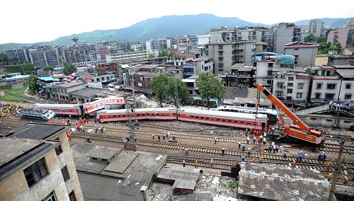 郴州火車站列車相撞事故現(xiàn)場(6月29日攝)。新華社記者 李尕 攝