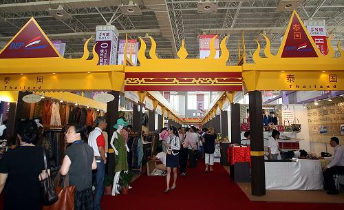 6月8日在寧波國(guó)際會(huì)展中心拍攝的“消博會(huì)”泰國(guó)展區(qū)。 新華社發(fā)(張和平 攝)