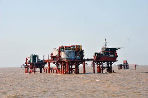 9月8日,事故海域其它平臺未受影響,海面沒有出現(xiàn)油污。 新華社記者 朱崢 攝