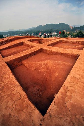 10月9日拍攝的湖南醴陵唐家坳村窯址群發(fā)掘現(xiàn)場(chǎng)。新華社記者 趙眾志 攝