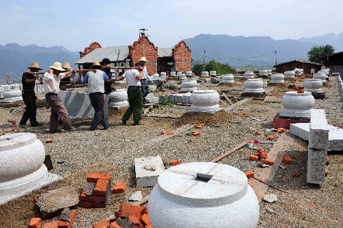 湖北省秭歸縣屈原祠仿古新建工程施工現(xiàn)場(攝于4月24日)。 新華社記者 杜華舉 攝
