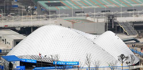12月2日拍攝的正在建設(shè)中的世博會(huì)阿聯(lián)酋國(guó)家館“沙丘”。新華社發(fā)