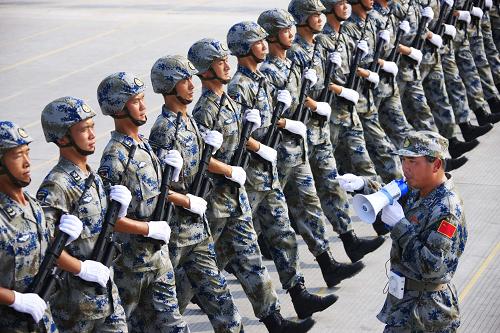 空降兵方隊(duì)在進(jìn)行嚴(yán)格訓(xùn)練(9月13日攝)。新華社記者 查春明 攝