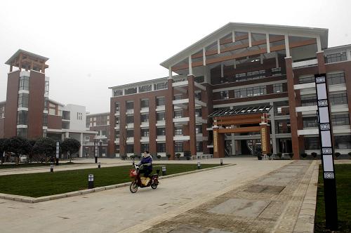 這是綿竹中學的新校園(2月23日攝)。新華社發(fā)(王平 攝)
