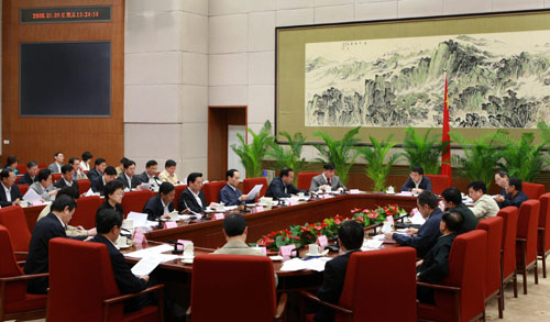 5月9日,新一屆全國愛國衛(wèi)生運(yùn)動(dòng)委員會(huì)全體會(huì)議在北京召開,中共中央政治局常委、國務(wù)院副總理、全國愛國衛(wèi)生運(yùn)動(dòng)委員會(huì)主任李克強(qiáng)主持會(huì)議并作重要講話。 新華社記者 龐興雷 攝