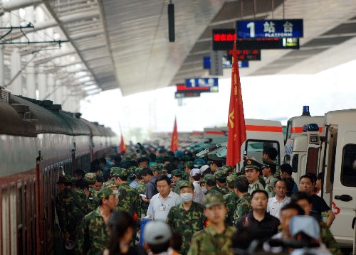 5月19日,重慶龍頭寺火車站一片繁忙的景象。新華社記者 劉潺 攝