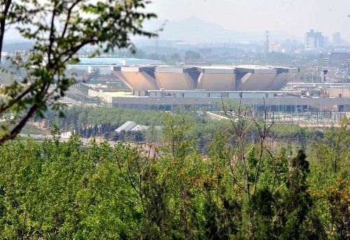 圖為4月27日拍攝的北京奧林匹克公園網(wǎng)球場。新華社記者 羅曉光 攝