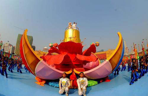 12月11日,廣西壯族自治區(qū)成立50周年慶祝大會在南寧召開。大會舉行大型文藝表演《錦繡壯鄉(xiāng)》。 新華社記者 劉廣銘 攝