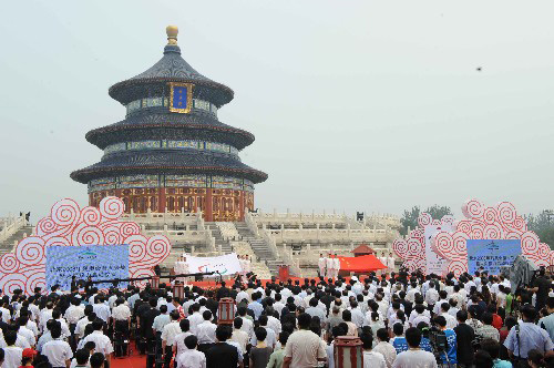 8月28日,北京殘奧會圣火采集暨火炬接力啟動儀式在北京天壇祈年殿南廣場舉行。這是啟動儀式現(xiàn)場。 新華社記者楊光攝