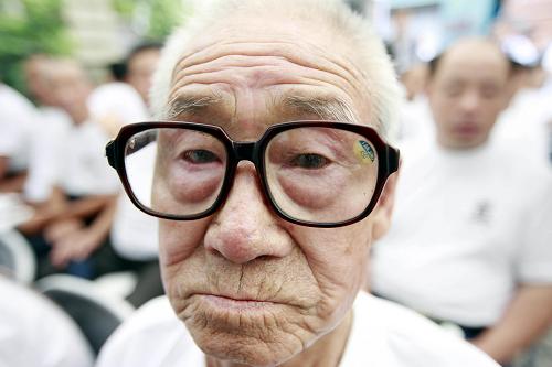 8月8日,87歲的被擄中國(guó)勞工幸存者、河北老人李鐵錘在日本東京參加悼念活動(dòng)。