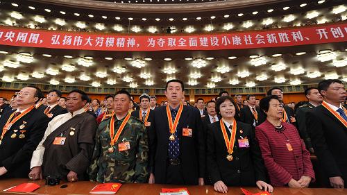 2010年全國(guó)勞動(dòng)模范和先進(jìn)工作者表彰大會(huì)在京隆重舉行 4月27日,2010年全國(guó)勞動(dòng)模范和先進(jìn)工作者表彰大會(huì)在北京人民大會(huì)堂隆重舉行。這是大會(huì)會(huì)場(chǎng)。 新華社記者 饒愛(ài)民 攝