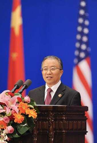 這是中國(guó)國(guó)務(wù)委員戴秉國(guó)致辭。 新華社記者黃敬文攝