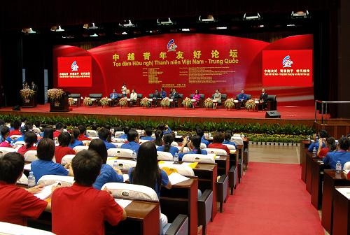 8月28日,作為中越青年大聯(lián)歡活動內(nèi)容之一的中越青年友好論壇在廣西南寧舉行。今年時值中越兩國建交60周年和中越友好年,此次活動旨在讓兩國人民,特別是青年了解中越兩國人民的傳統(tǒng)友誼,增進(jìn)雙方的互信和了解。 新華社記者 盧哲 攝