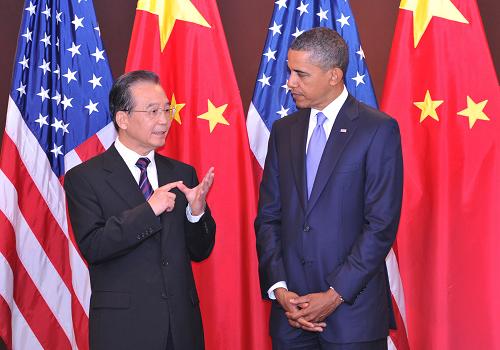 溫家寶會(huì)見美國(guó)總統(tǒng)奧巴馬 當(dāng)?shù)貢r(shí)間9月23日,中國(guó)國(guó)務(wù)院總理溫家寶在紐約會(huì)見美國(guó)總統(tǒng)奧巴馬。 新華社記者 黃敬文 攝