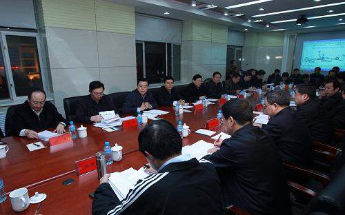 這是現(xiàn)場協(xié)調(diào)會。新華社記者 龐興雷 攝
