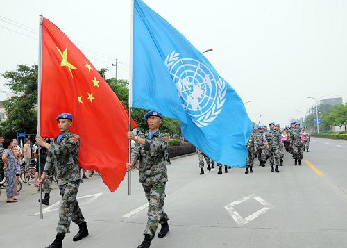 7月16日,中國第三批赴蘇丹達(dá)爾富爾維和工程兵大隊第二梯隊官兵回到駐地河南省沁陽市。當(dāng)日,中國第三批赴蘇丹達(dá)爾富爾維和工程兵大隊第二梯隊共153名官兵在完成10個月維和任務(wù)后,乘包機(jī)飛抵鄭州新鄭國際機(jī)場。此前,第一梯隊162名官兵已于7月8日回國。