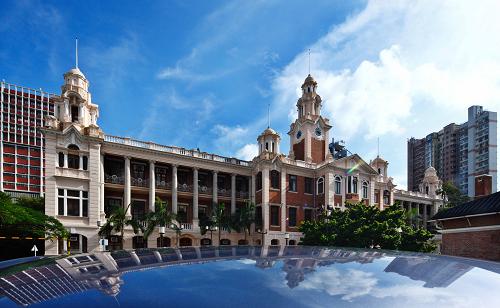這是香港大學(xué)。香港大學(xué)于1911年建校,是香港最早的大學(xué)。作為香港最具傳統(tǒng)的高等學(xué)府,香港大學(xué)近百年來為香港的繁榮與發(fā)展培養(yǎng)了眾多精英人才。新華社記者 費(fèi)茂華 攝