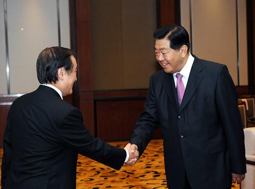11月7日,中共中央政治局常委、全國(guó)政協(xié)主席賈慶林在寧波會(huì)見(jiàn)新黨主席郁慕明。 新華社記者 饒愛(ài)民 攝