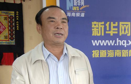 12月4日,海南省工商局局長黃成模接受新華社記者采訪。新華社記者 趙穎全 攝