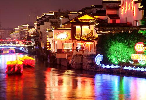 南京夫子廟秦淮風(fēng)光帶夜景迷人(2月17日攝)。新華社發(fā)(王新 攝)