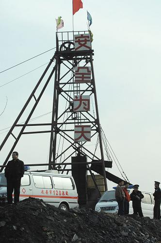 這是發(fā)生事故的金銘煤礦(3月6日攝)。 3月6日6時(shí)左右,河北武安市金銘煤礦風(fēng)井底部發(fā)生爆炸。據(jù)初步了解,當(dāng)班入井進(jìn)行維修勘測(cè)的12名人員被困井下。目前,煤礦相關(guān)負(fù)責(zé)人已被依法控制。 新華社記者鞏志宏攝