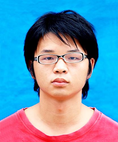 陳及時(shí)生前照片(資料圖片)。湖北省人民政府11月10日追認(rèn)勇救落水少年而光榮犧牲的長(zhǎng)江大學(xué)學(xué)生陳及時(shí)、何東旭、方招為革命烈士。10月24日,長(zhǎng)江大學(xué)學(xué)生在長(zhǎng)江邊發(fā)現(xiàn)兩名少年落水,15名學(xué)生冒著生命危險(xiǎn),跳入長(zhǎng)江,救起了落水少年,陳及時(shí)、何東旭、方招不幸遇難。新華社發(fā)