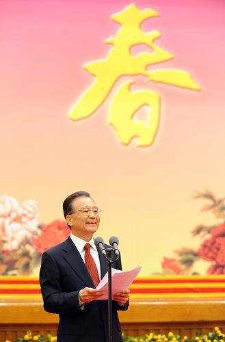 2月12日,中共中央、國務(wù)院在北京人民大會堂舉行2010年春節(jié)團拜會。這是中共中央政治局常委、國務(wù)院總理溫家寶在團拜會上講話。 新華社記者馬占成攝