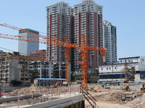 8月20日,福州市區(qū)某建筑工地停止了高溫期間的一切作業(yè)。新華社記者 來建強(qiáng) 攝