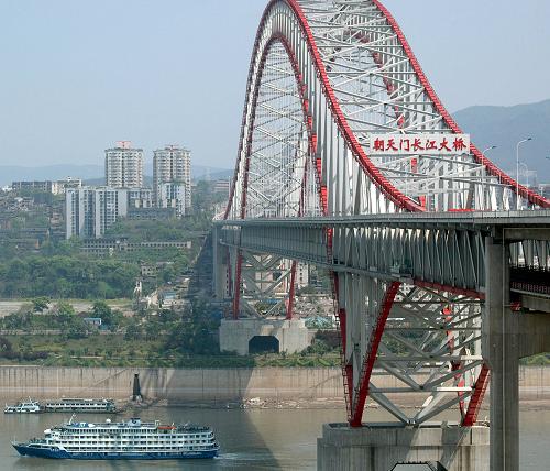 4月7日拍攝的重慶朝天門長江大橋。新華社發(fā)(周會 攝)