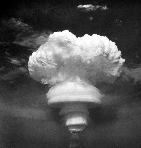 1967年6月17日,我國(guó)第一顆氫彈空爆試驗(yàn)成功(資料照片)。 新華社發(fā)
