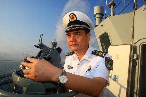 3月4日拍攝的中國(guó)海軍第五批護(hù)航編隊(duì)指揮張文旦大校。新華社記者 查春明 攝