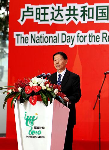 7月4日,國務院國資委主任李榮融在盧旺達國家館日儀式上致詞。當日,上海世博會迎來盧旺達國家館日。新華社記者 凡軍 攝
