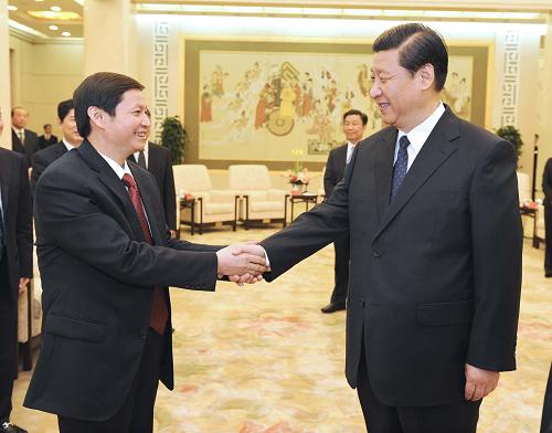 11月30日,文建明先進(jìn)事跡報(bào)告會(huì)在北京人民大會(huì)堂舉行。中共中央政治局常委、中央書記處書記、國(guó)家副主席習(xí)近平會(huì)見(jiàn)文建明同志和報(bào)告團(tuán)全體成員并講話。新華社記者 謝環(huán)馳 攝