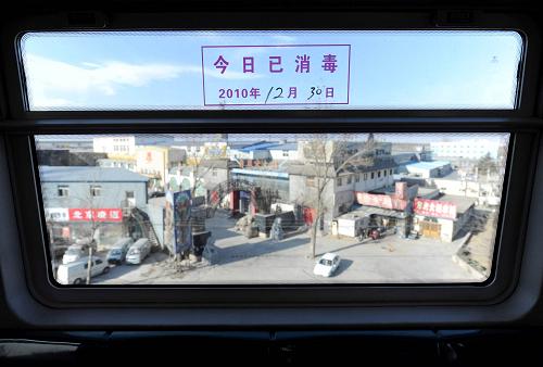 12月30日,列車(chē)在北京地鐵大興線(xiàn)地面段行駛。新華社記者羅曉光攝