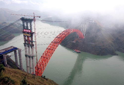 滬渝高速公路巫山大寧河特大橋合龍 大寧河特大橋雄姿(10月31日攝)。 10月31日,滬渝高速公路重慶段重點控制工程巫山大寧河特大橋合龍,大寧河特大橋全長682米,橫跨國家五A級風(fēng)景區(qū)大寧河,是一座主跨為400米的上承式鋼桁拱橋。 新華社記者 周衡義攝