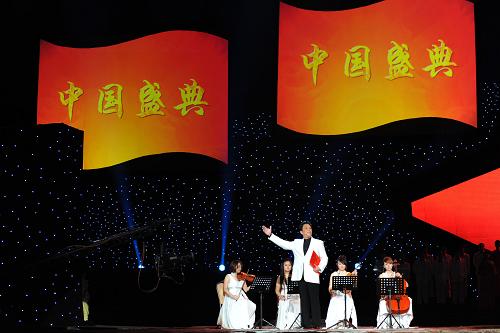 5月10日,唐國強在開幕式上作主題演講《嶺南聽濤》。 當(dāng)日,第九屆中國藝術(shù)節(jié)在廣州開幕中國藝術(shù)節(jié)是中國規(guī)模最大、規(guī)格最高、最具影響力的藝術(shù)盛會。本次“九藝節(jié)”還將開展第十三屆“文華獎”和第十五屆“群星獎”評選活動。 新華社記者 盧漢欣 攝
