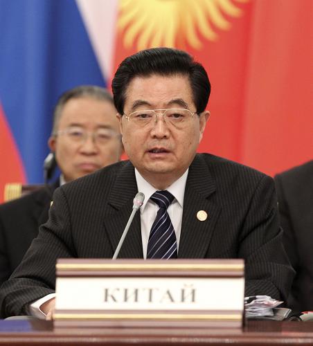 6月11日,上海合作組織成員國元首理事會第十次會議在烏茲別克斯坦首都塔什干舉行,國家主席胡錦濤出席峰會并發(fā)表題為《深化務(wù)實(shí)合作 維護(hù)和平穩(wěn)定》的重要講話。 新華社記者 鞠鵬 攝