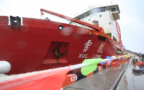 4月15日,“雪龍”號停泊在上海外高橋?qū)S么a頭。 新華社記者 裴鑫 攝