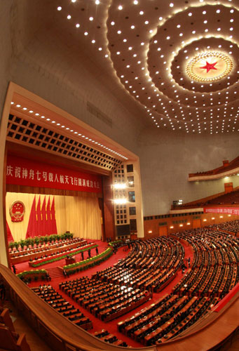 11月7日,中共中央、國務(wù)院、中央軍委在北京人民大會堂舉行慶祝神舟七號載人航天飛行圓滿成功大會。新華社記者 龐興雷 攝
