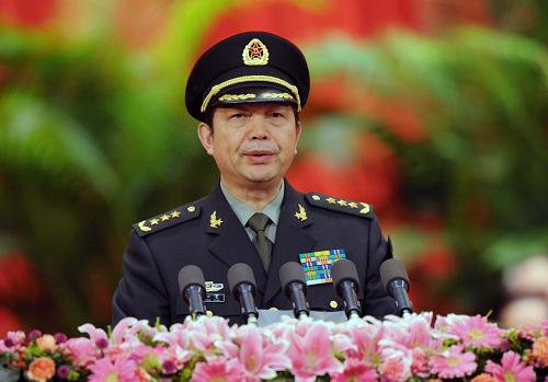 11月7日,中共中央、國務(wù)院、中央軍委在北京人民大會堂隆重舉行慶祝神舟七號載人航天飛行圓滿成功大會。這是載人航天工程總指揮、神舟七號載人航天飛行任務(wù)總指揮長、中國人民解放軍總裝備部部長常萬全發(fā)言。新華社記者 黃敬文 攝