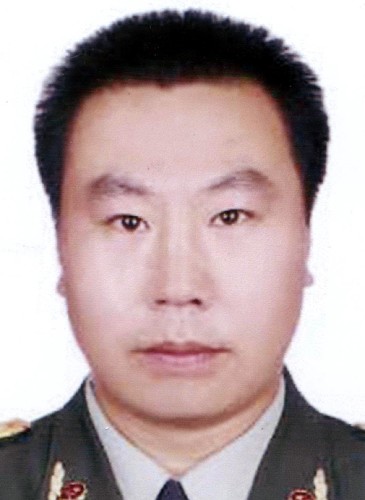 這是榮獲“中國十大杰出青年”稱號的武警吉林總隊(duì)遼源市支隊(duì)副參謀長李長松。 新華社發(fā)