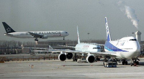 12月12日,星空聯(lián)盟成員航空公司的飛機(jī)抵達(dá)北京首都國際機(jī)場(chǎng)。