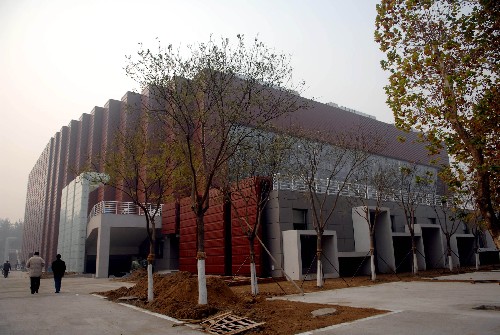 這是11月7日拍攝的已經(jīng)竣工的北京科技大學(xué)體育館外景。 新華社記者羅曉光攝
