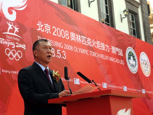 5月3日,中國(guó)澳門特區(qū)行政長(zhǎng)官何厚鏵在起跑儀式上致辭。
